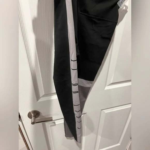 🙌Nike Black and Gray Women's Leggings - Picture 4 of 4